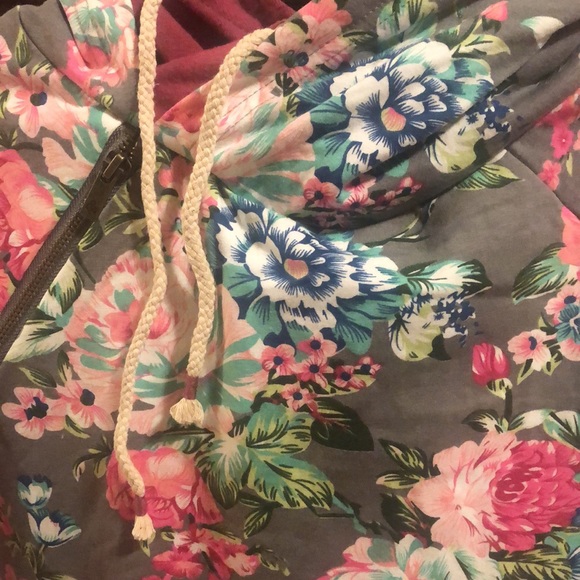 Ampersand Ave Doublehood in Floral Frenzy Size Small NWOT - Picture 4 of 9